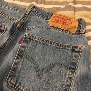 Levi’s 501 32 x 30 button fly